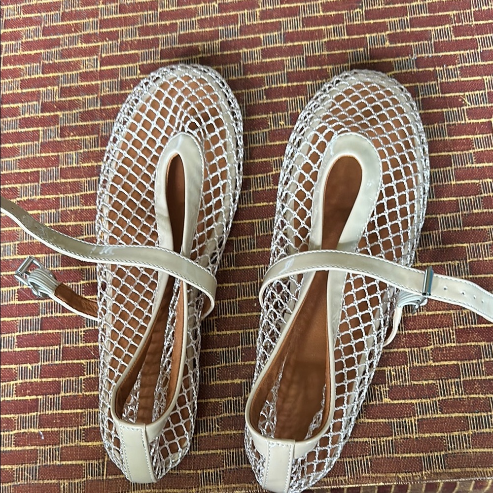 NWOT// Women's Cream Mesh Sandals